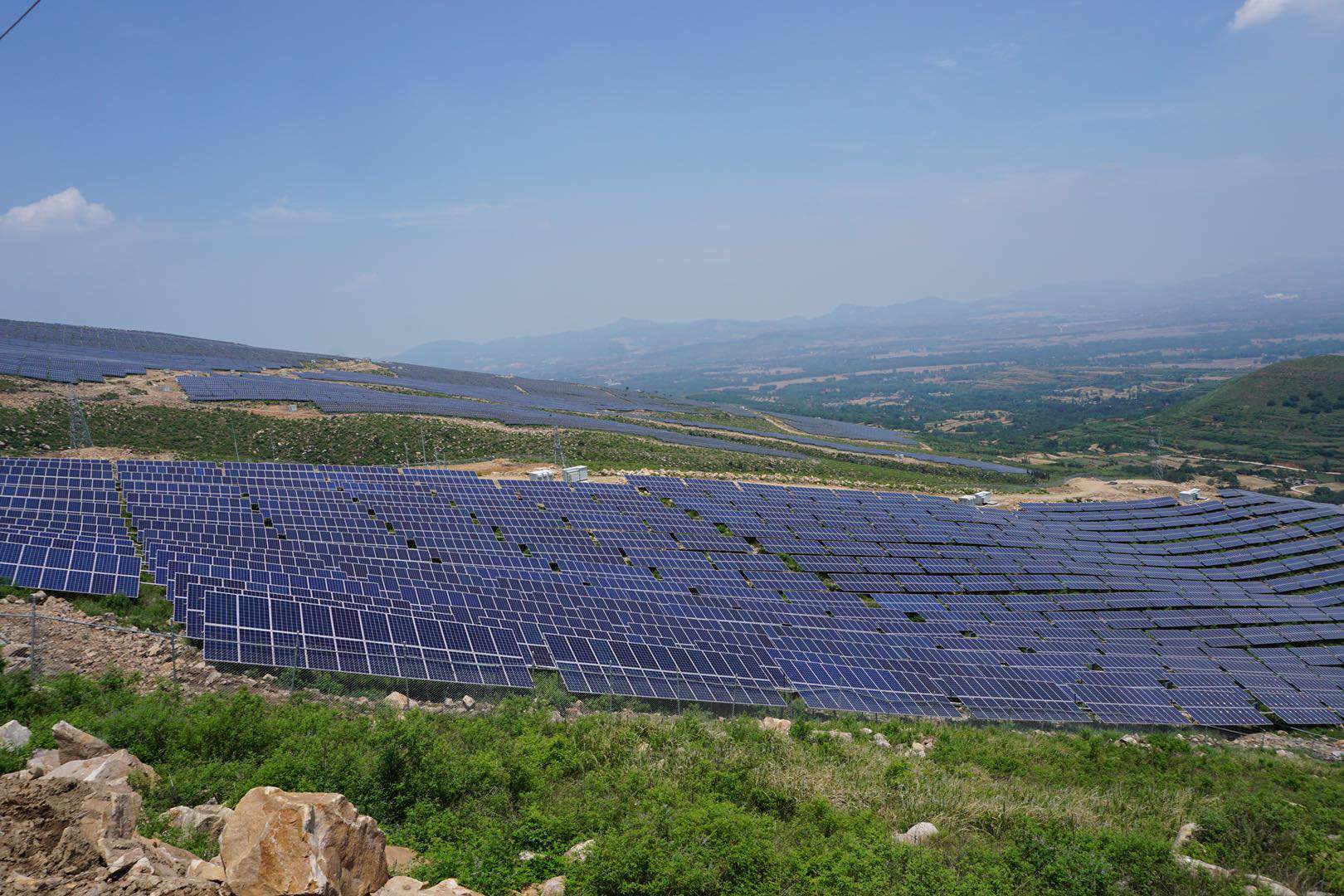 新能源发电，践行精准扶贫和美丽乡村政策，布局分布式风电和生物质发电，发展清洁能源。