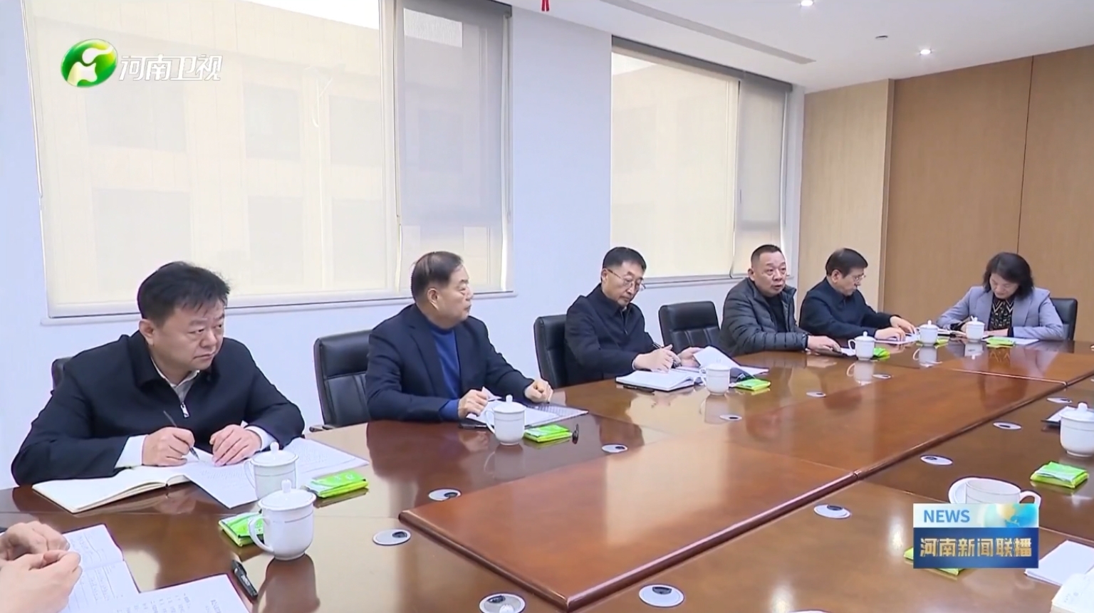 河南卫视新闻联播报道华体网页版登录入口_华体（中国）集团党委书记、创始人楚金甫参加省委书记刘宁在许昌召开的民营企业座谈会